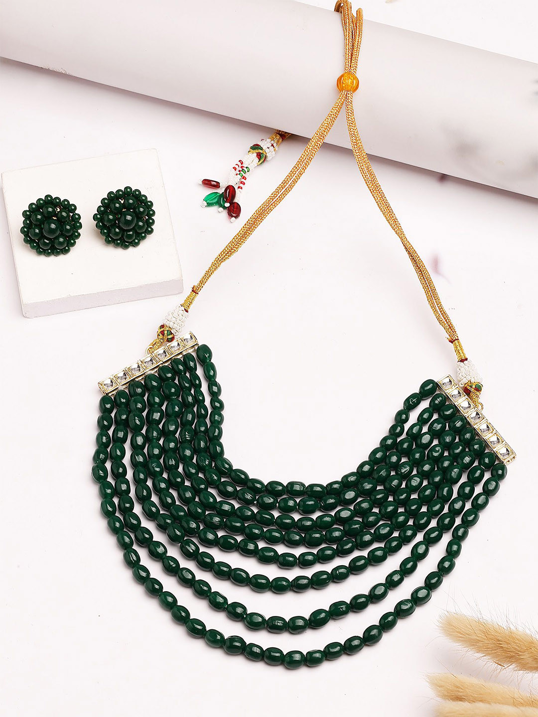 KARATCART Gold-Plated Kundan Studded & Beaded Tumble Graduating Choker Jewellery Set