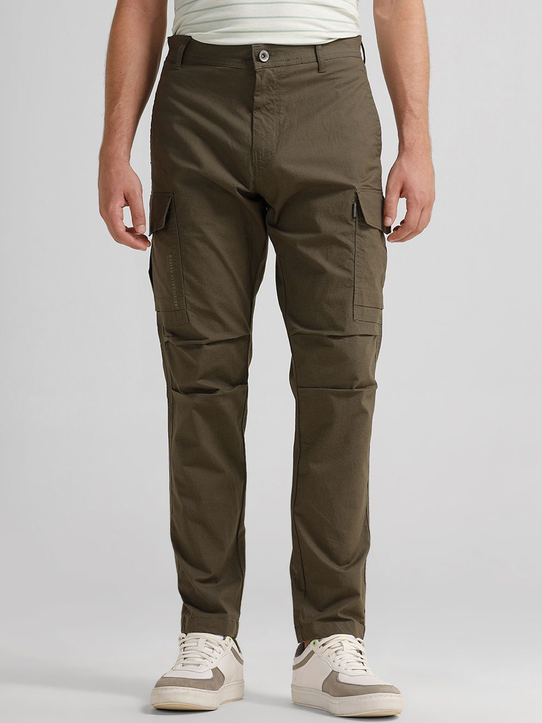 Crocodile Men Solid Mid-Rise Regular Fit TrekFlex Utility Cargos Trousers