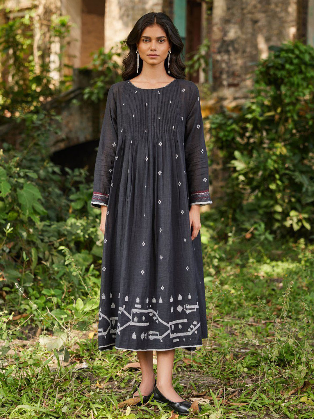 Sarron Ebbs and Flows Women Floral Embroidered A-Line Midi Dress