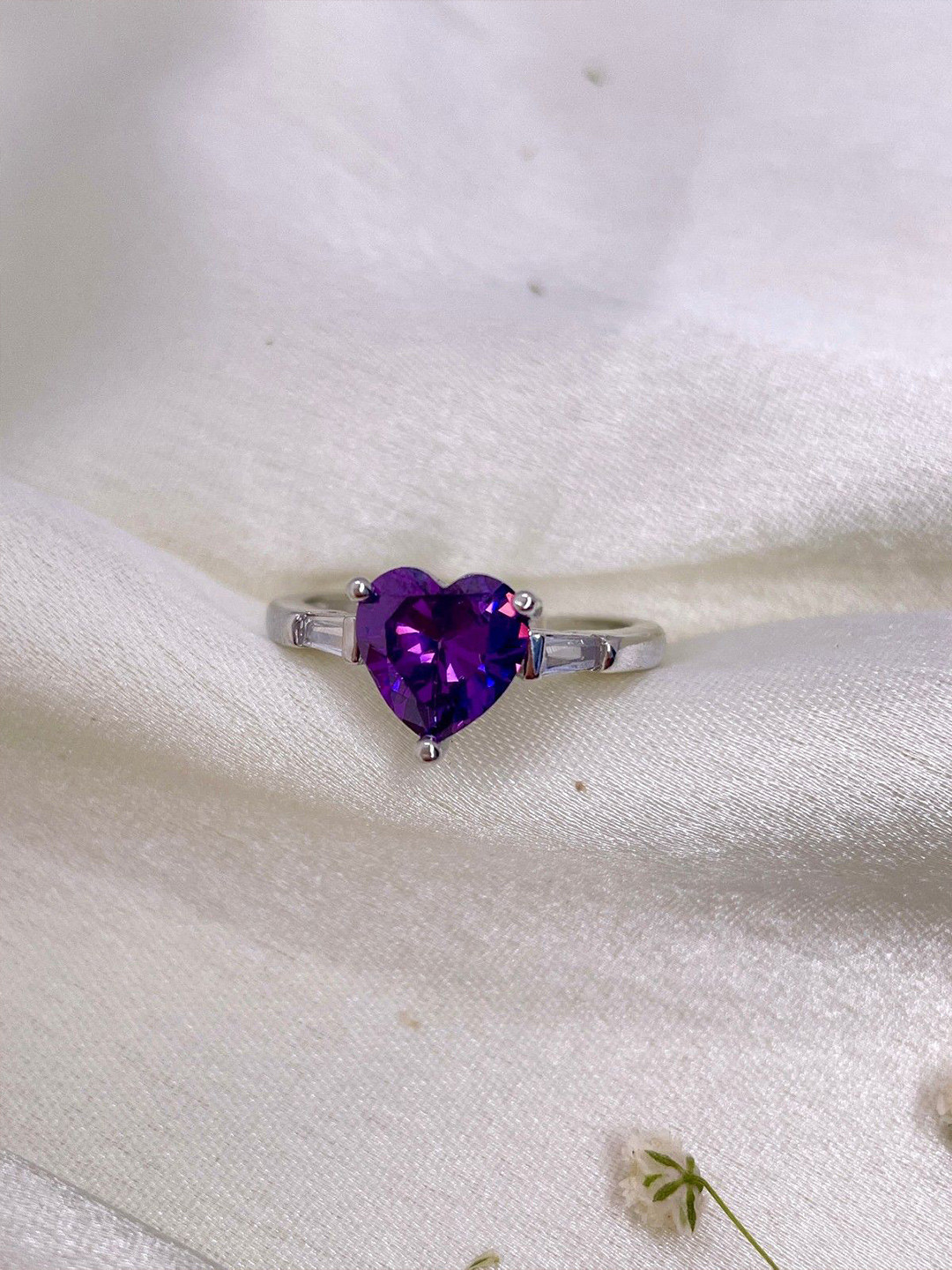 ISHKAARA Rhodium-Plated Heart Crystal Finger Ring