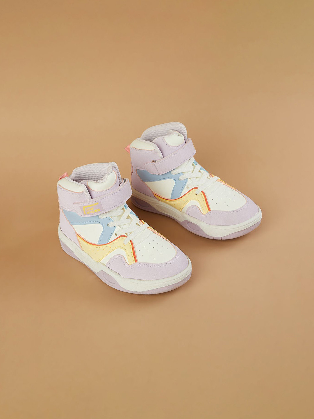 Fame Forever by Lifestyle Girls Colourblocked Round Toe Skate Shoes