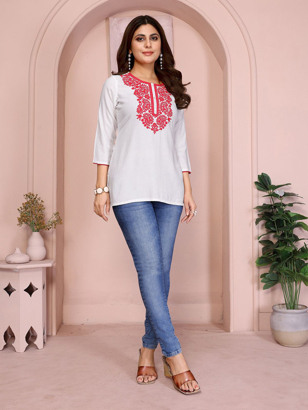 Rangita Women Ethnic Motifs Embroidered Thread Work Thread Work Kurti