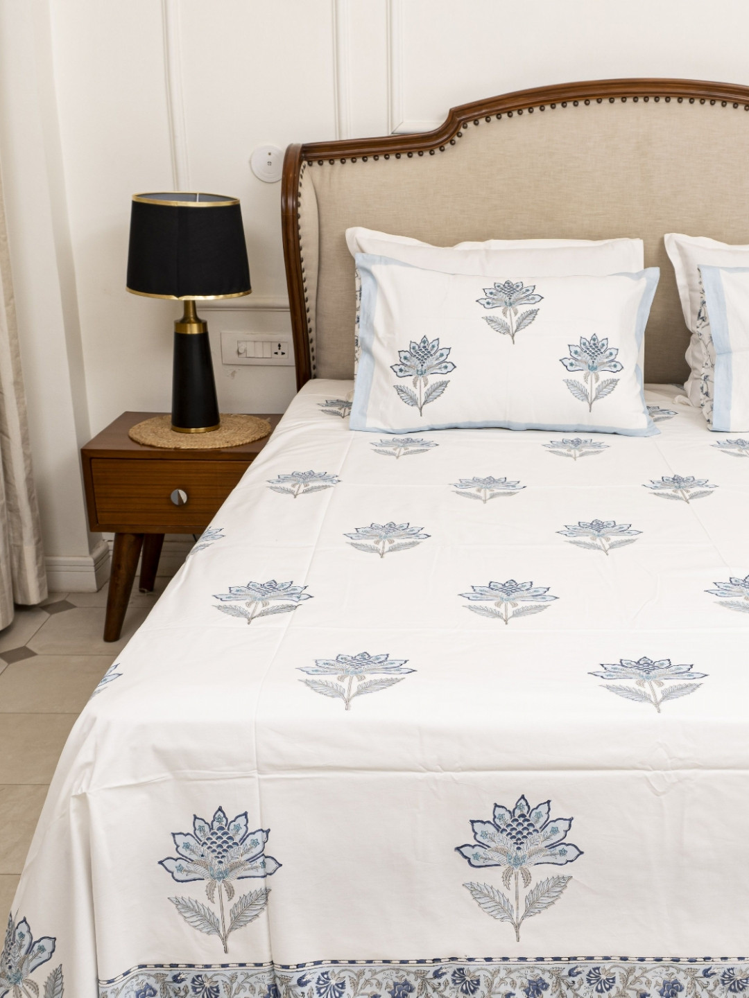 MuddnMe Blue & White Floral Printed 300 TC Cotton Single Bedsheet Set 1.52 m x 2.28 m
