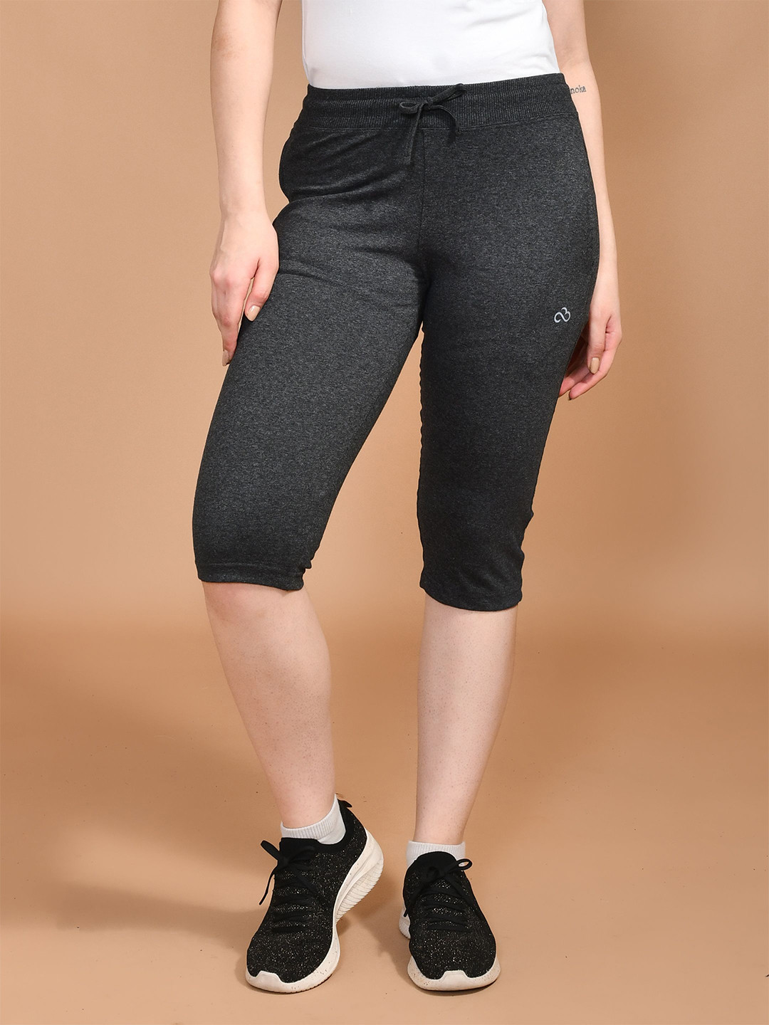SKYKNIT Women Regular Fit Mid-Rise Capris