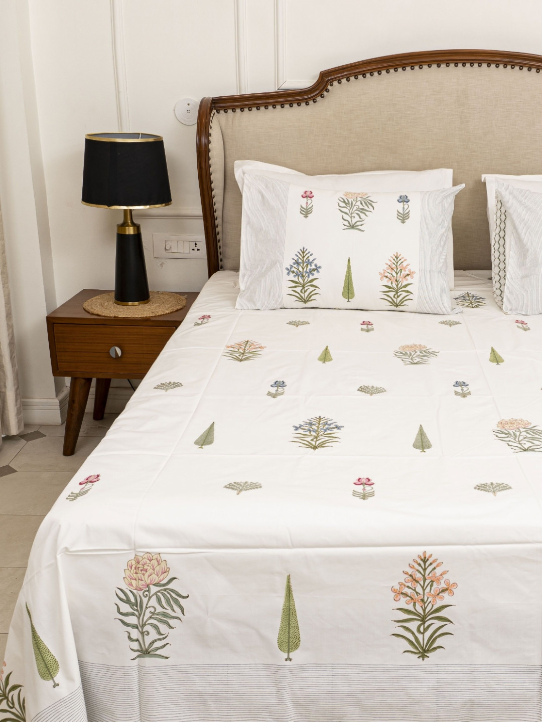 MuddnMe White Floral Pure Cotton Skin-Friendly 300 TC Queen Fine Bedsheet with a Pillow Cover-90 x 108 inches
