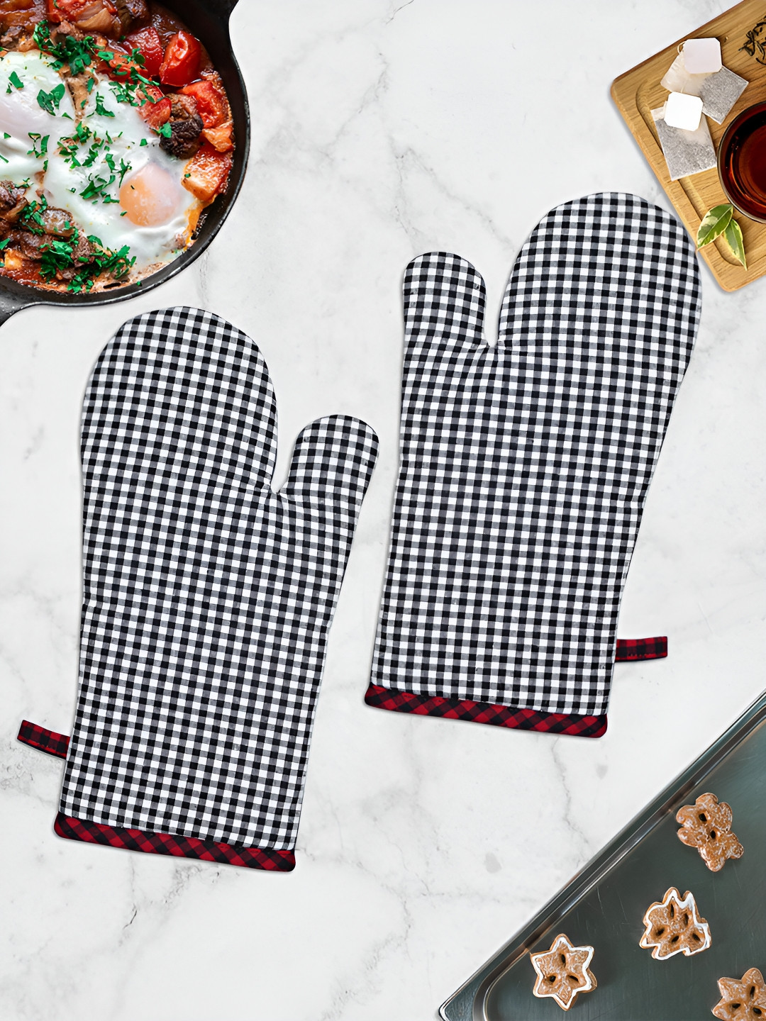 HOME COLORS.IN 2Pcs White & Black Checked Oven Gloves