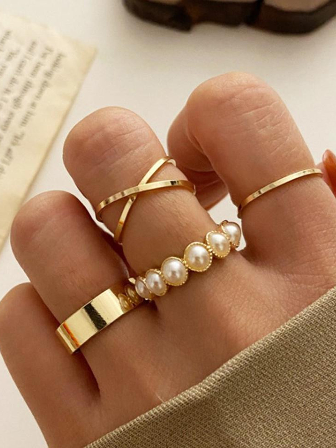 Arzonai Women Set of 4 Pearl Studded Rings