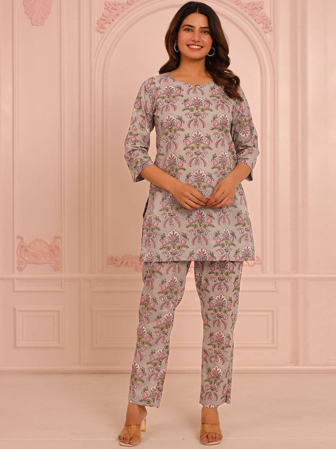 Kwatchi Floral Printed Pure Cotton Round Neck Tunic with Trousers Co-Ords