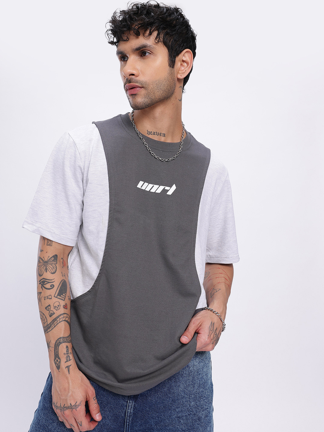 UNRL Colourblocked Round-Neck Regular Fit T-shirt with Brand Logo Detail