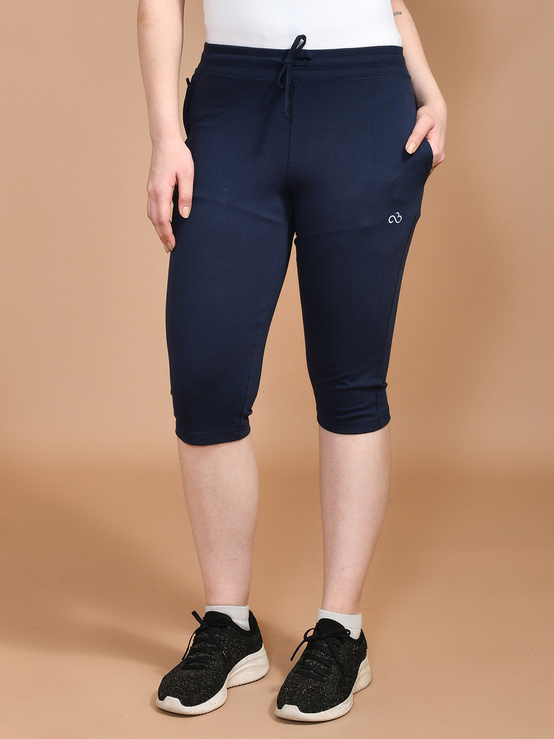 SKYKNIT Women Cotton Solid Skinny Fit Mid-Rise Capris