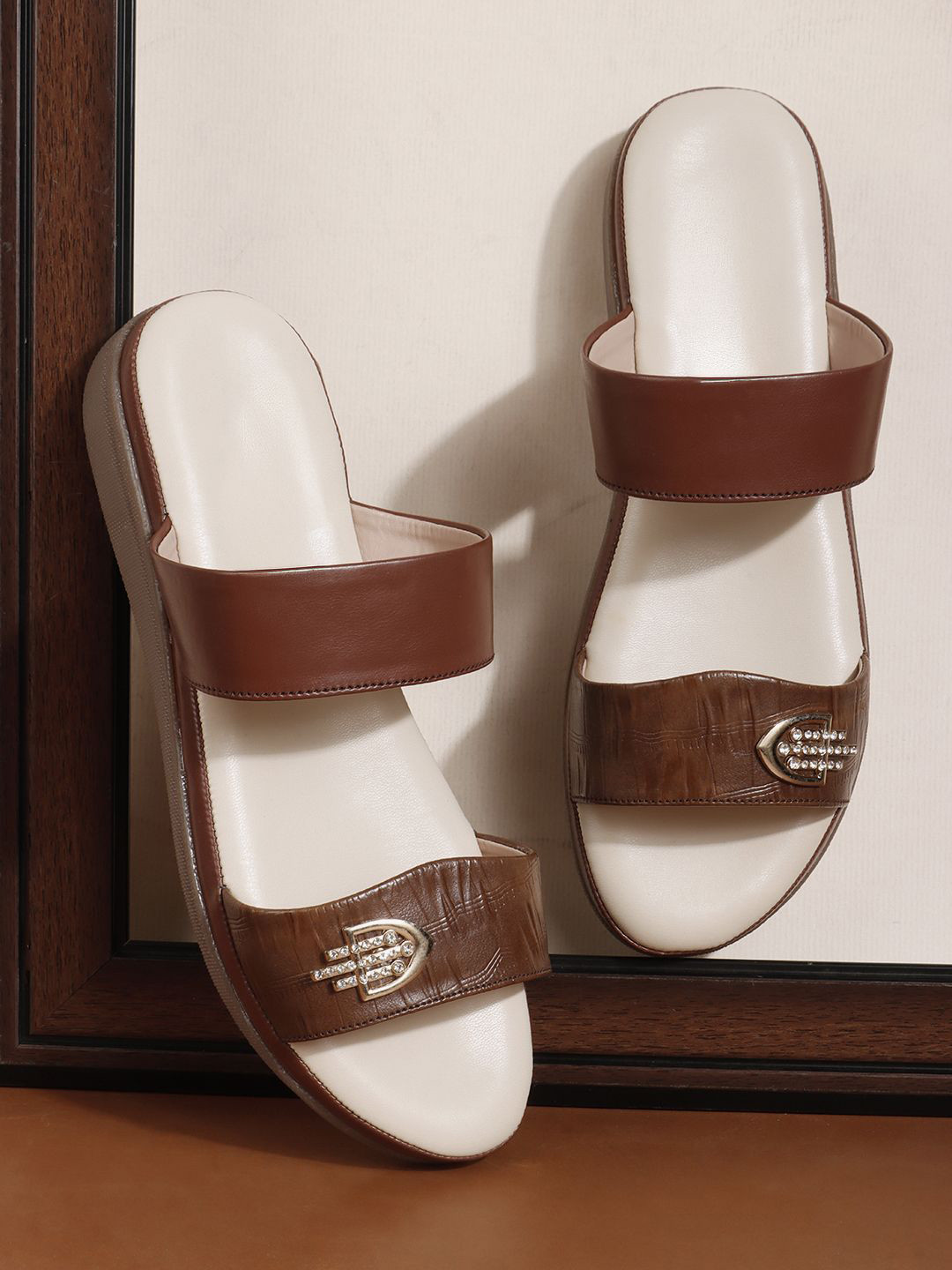 THE STHAPAK BLESS YOUR FEET Women Open Toe Flats