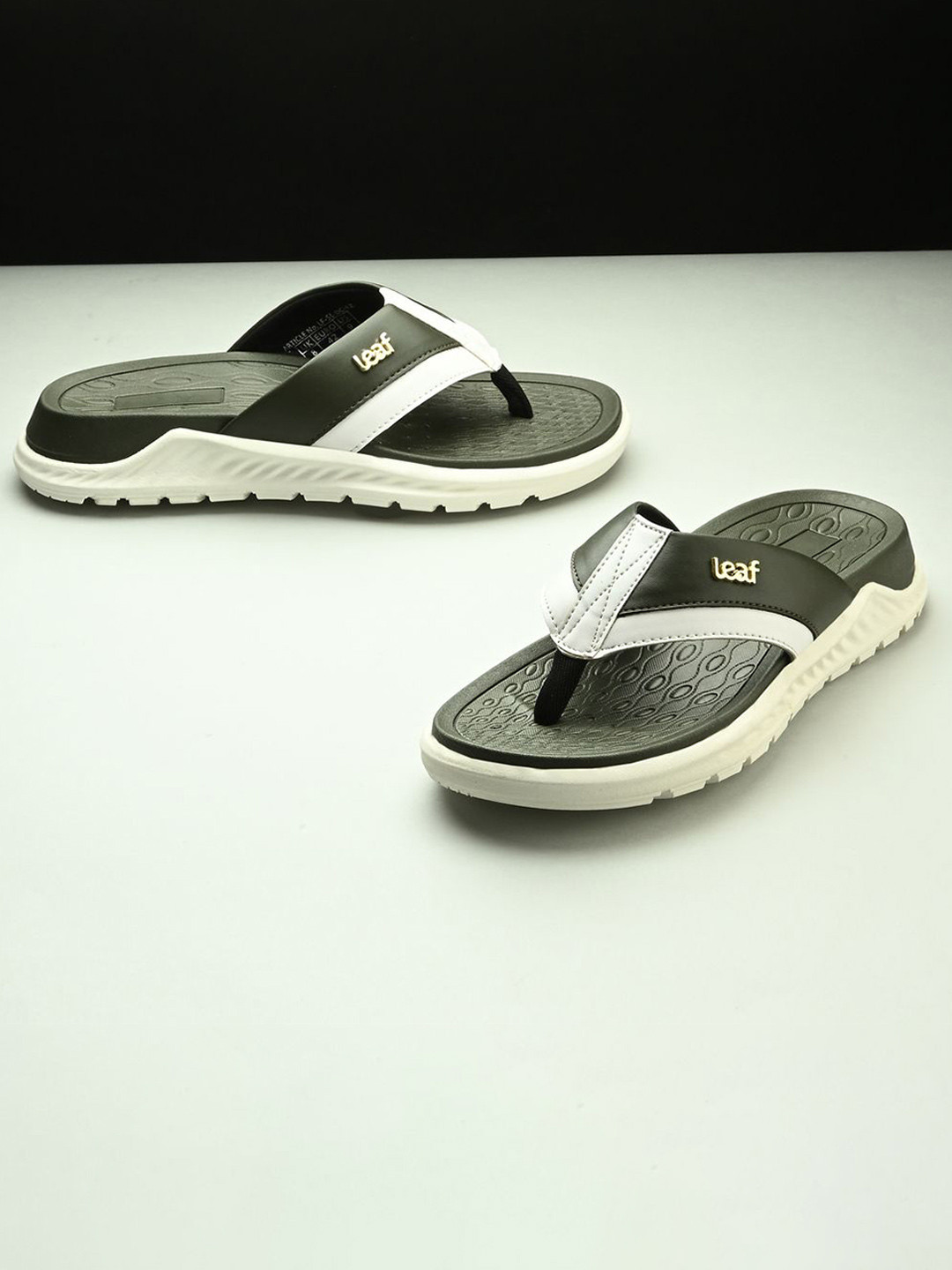 LEAF Men Colourblocked Thong Flip-Flops