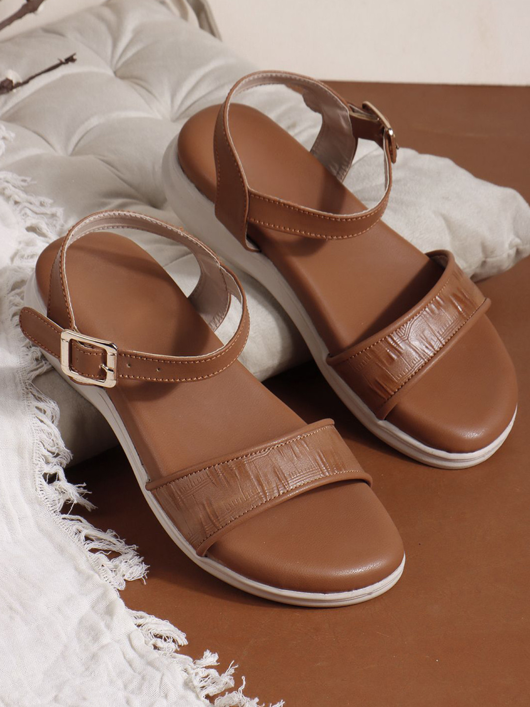 THE STHAPAK BLESS YOUR FEET Women Open Toe Flats