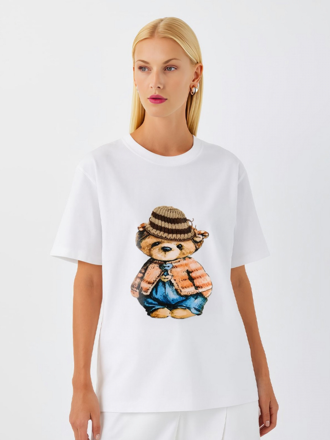 GRACE & JACK Women White Vintage Graphic Cozy Teddy 3D Knit Hat T-shirt