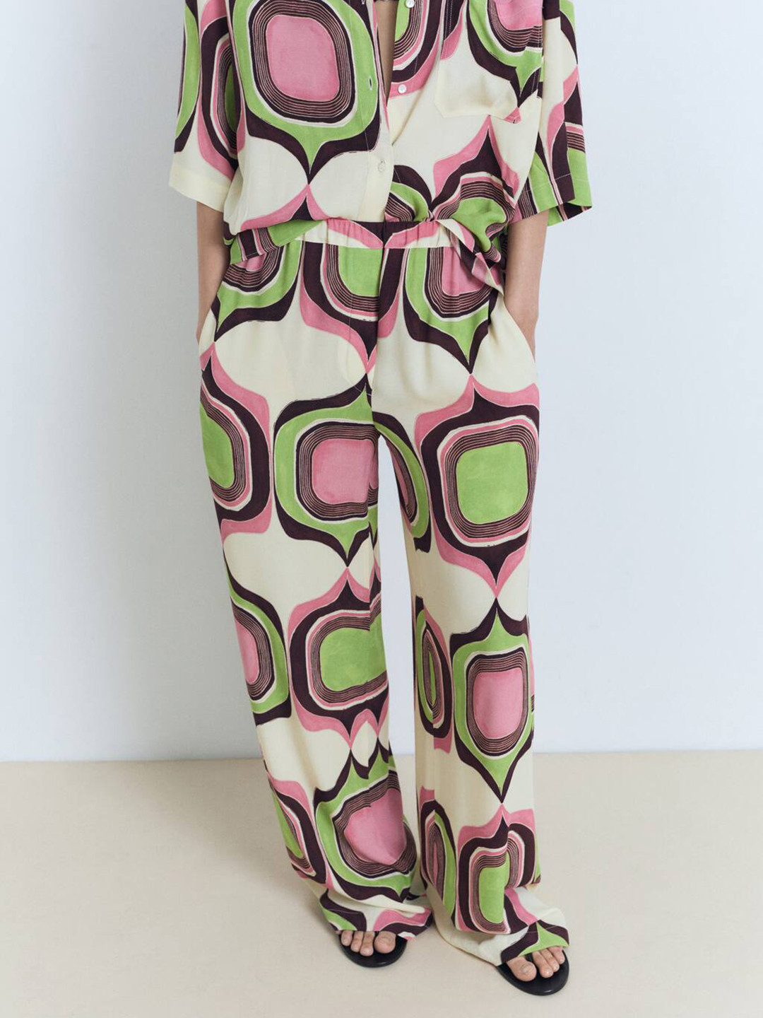 MANGO Women Geometric Print Mid-Rise Flared Fit Wide Leg Trousers