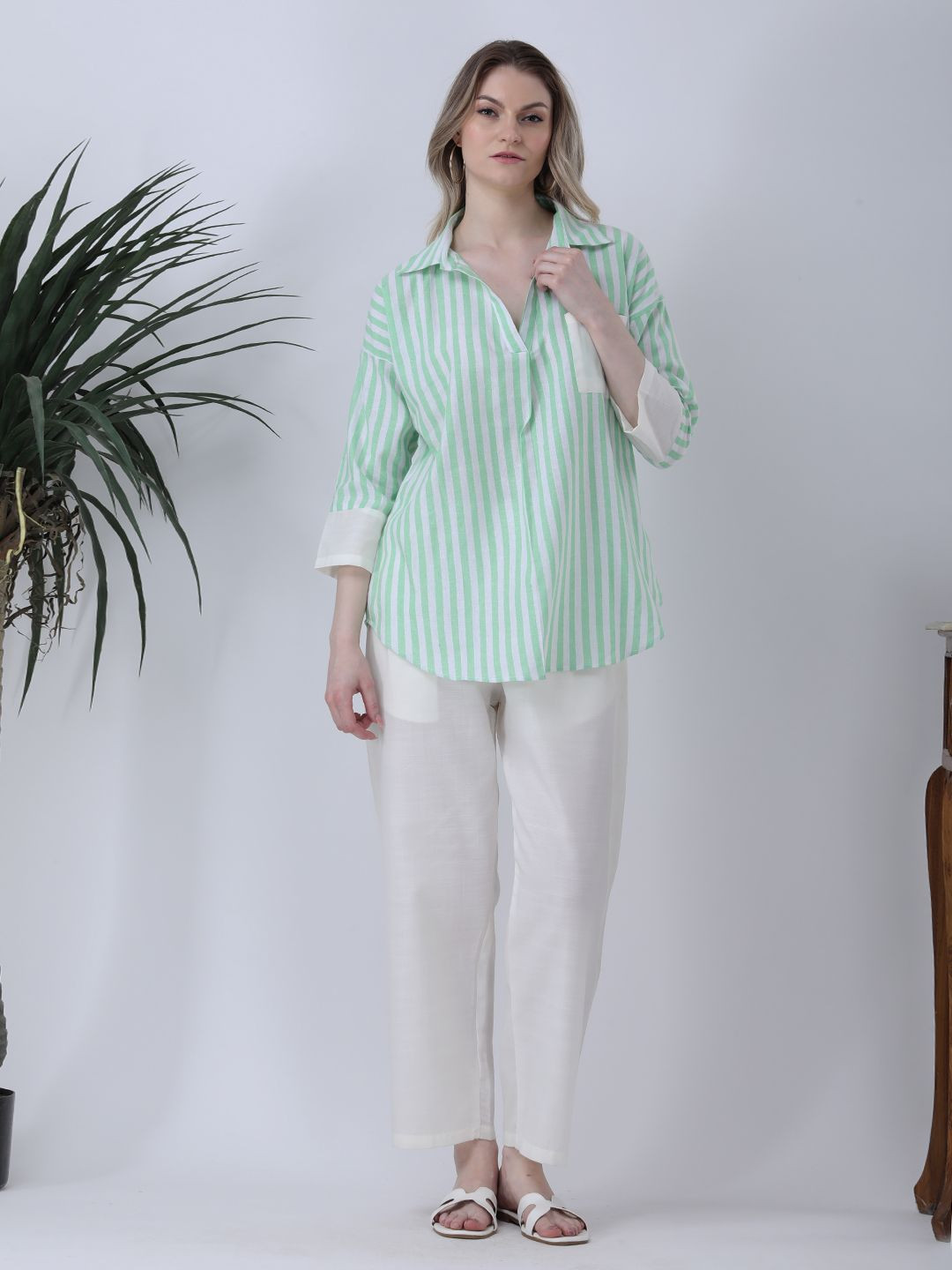 Qurvii Vertical Striped with Solid Pocket & Yoke Drop Shoulder Linen Shirt