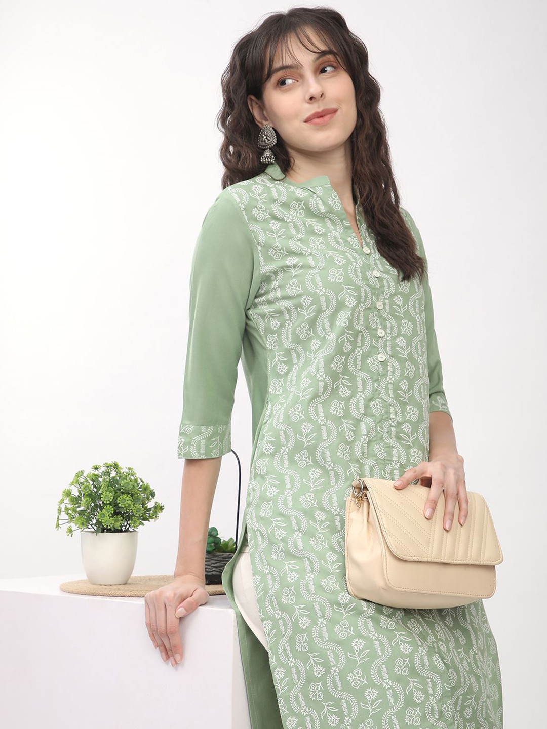 R&B Women Women's regular fit casual  green chikankari printed front Thread Work Kurta