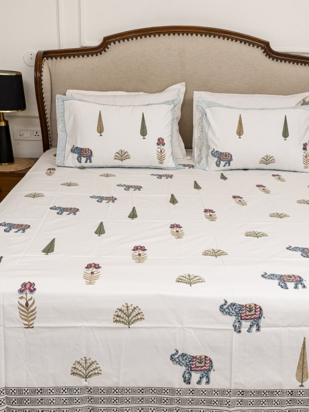 MuddnMe White & Blue Printed 300 TC Cotton King Bedsheet Set 2.74 m x 2.74 m