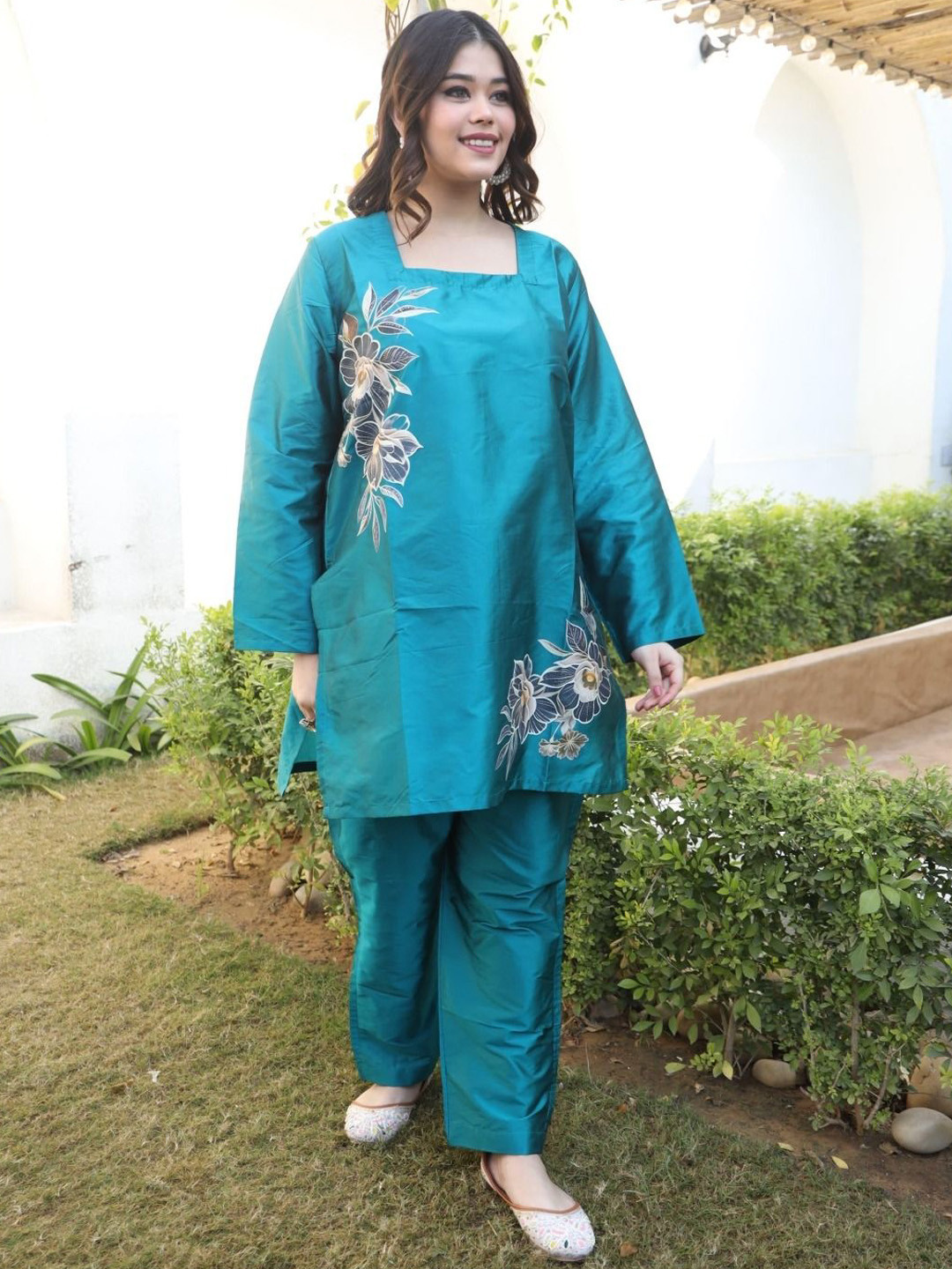 Swadeshi Shringaar Marina Floral Printed Squares Neck Top With Trousers Co-Ords