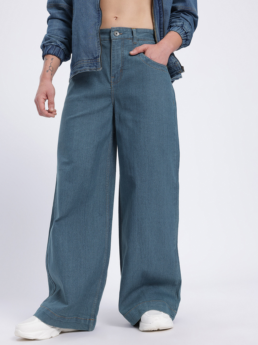 glitchez Men Mid-Rise Stretchable Loose Fit Wide Leg Jeans