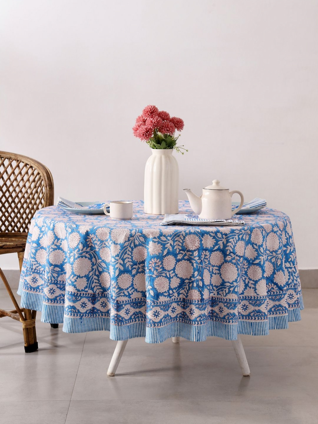 HANDICRAFT PALACE Blue & White Printed Cotton Round 8-Seater Table Cover With Napkin Set