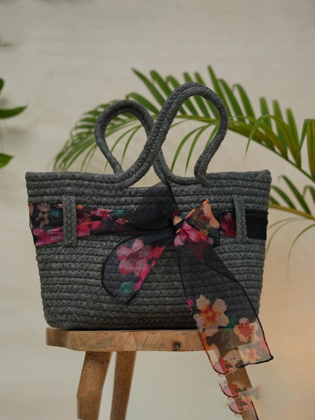 Ariya Women Grey Cotton Blend Handbag with Ribbon