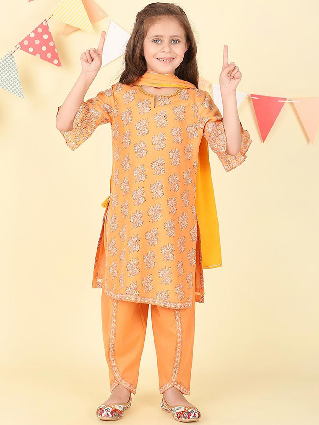 Fabindia Girls Floral Printed Thread Work Kurta Set With Dupatta