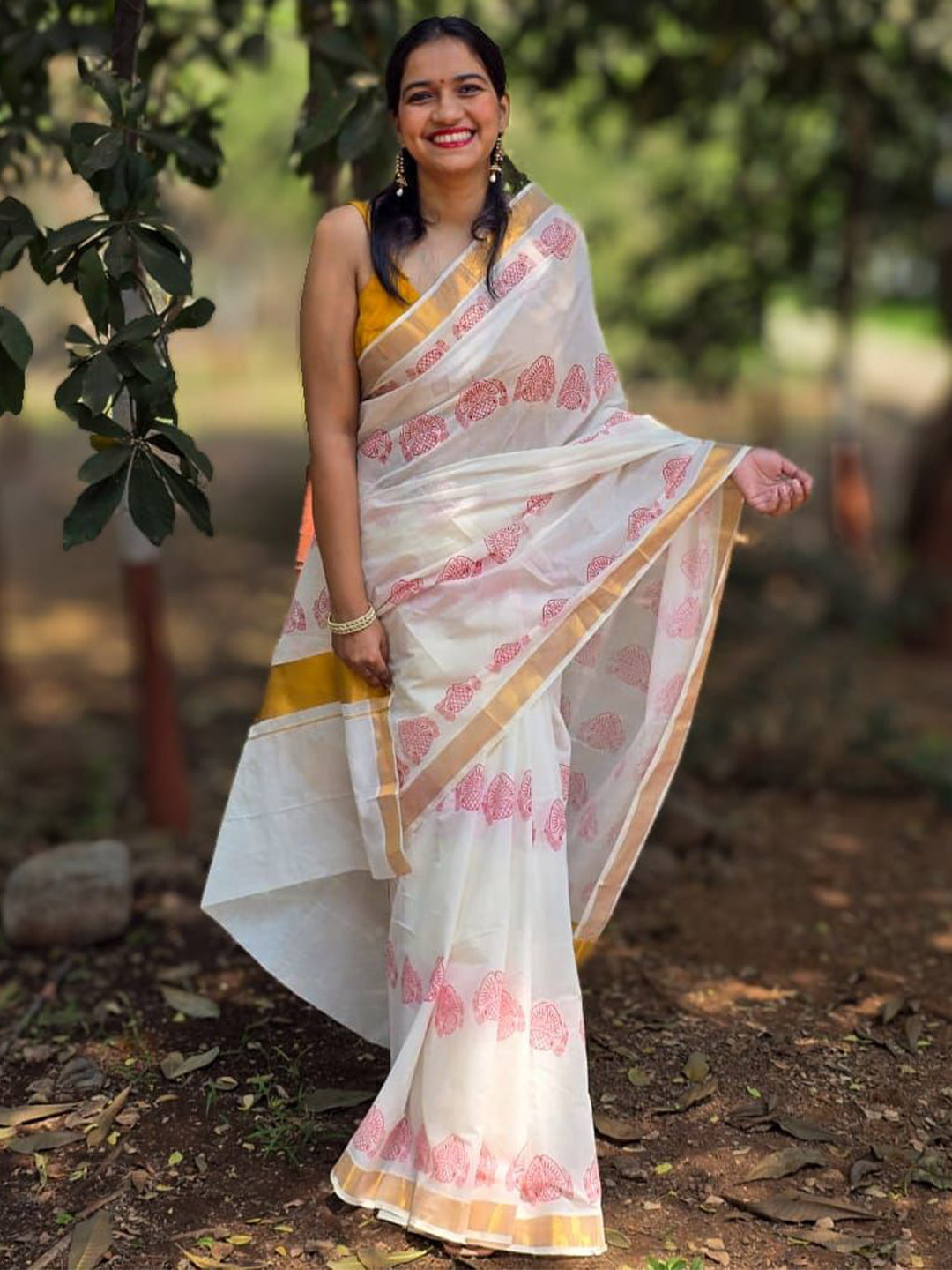 Apaapi Threads of glory Ethnic Motifs Printed Zari Pure Cotton Kasavu Saree