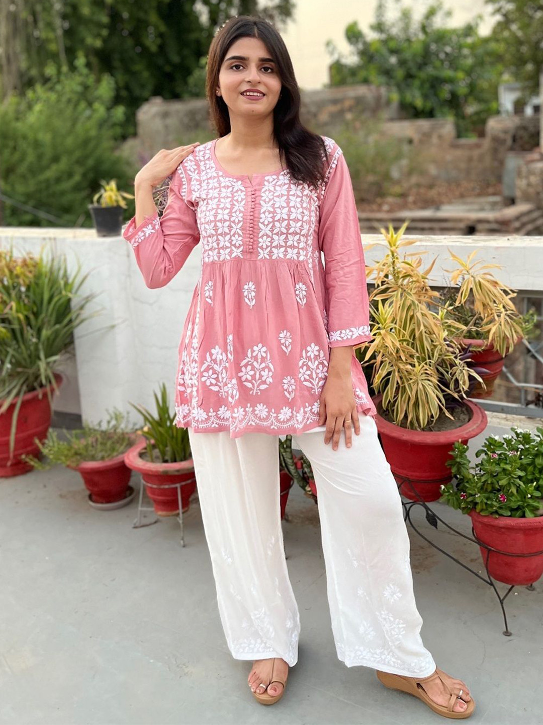 Everything In Chikankari Women  Floral Embroidered Chikankari Pleated Kurti