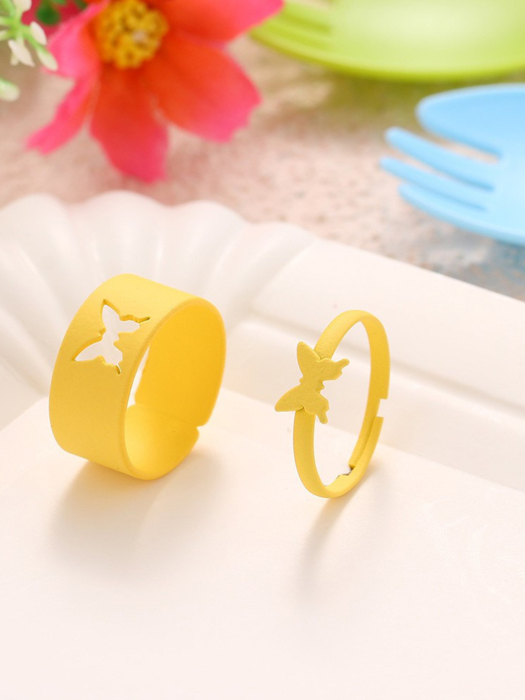 Arzonai Women Set of 2 Metal Rings