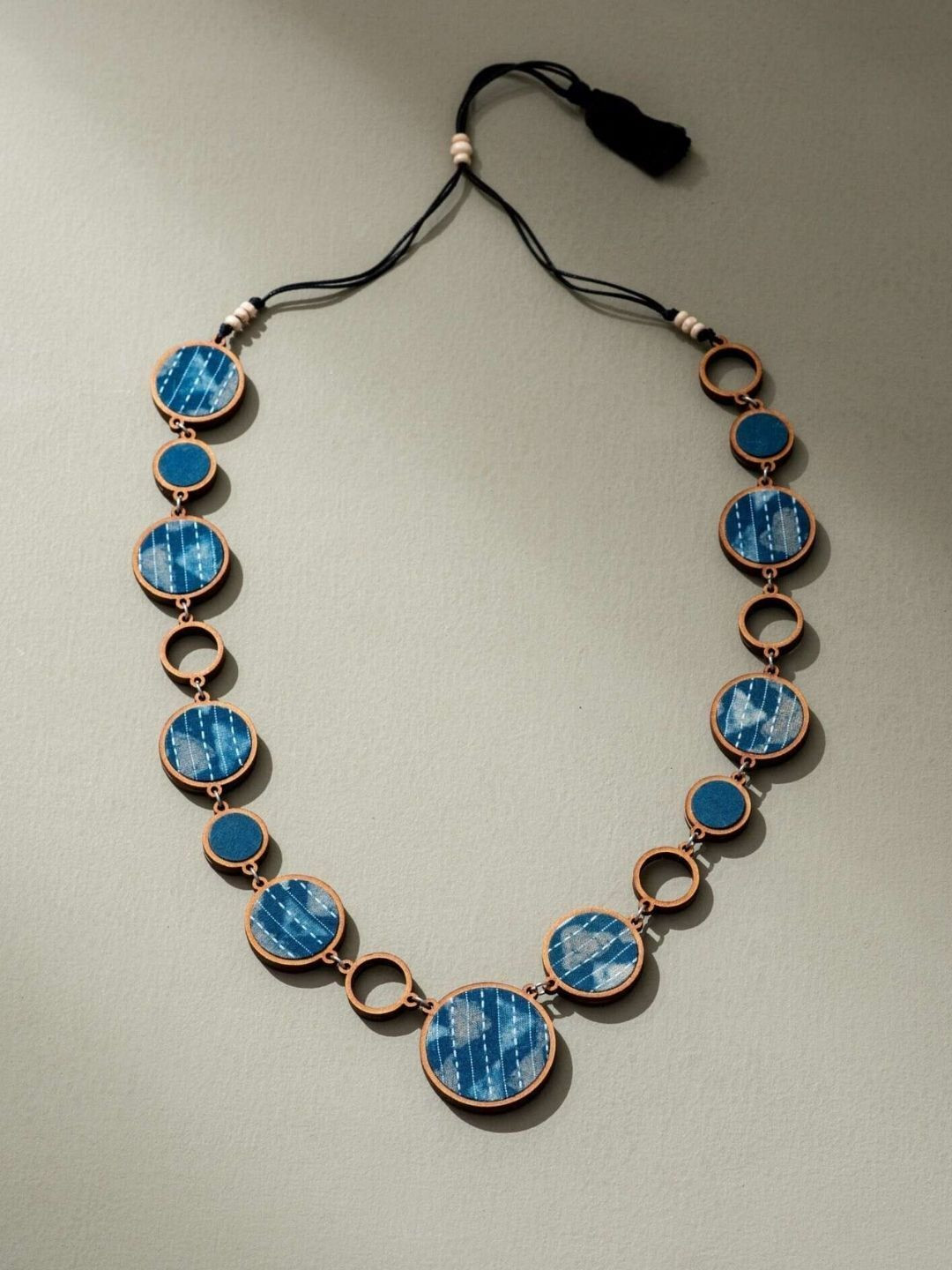 WHE 2-In-1 Reversible Wooden And Fabric Statement Necklace