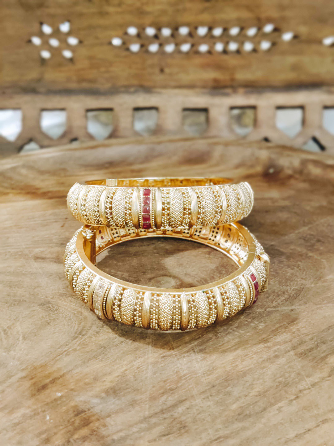 STYLE DECO Set Of 2 Gold-Plated Onyx Studded Bangles