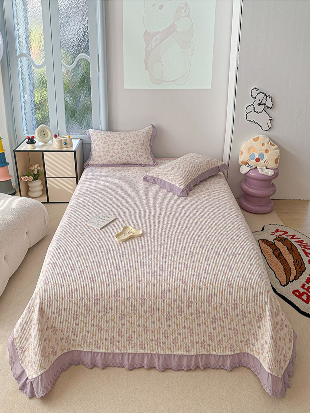 JC HOME Cream-Colored & Purple Floral Printed Double King Bed Cover With Pillow Covers