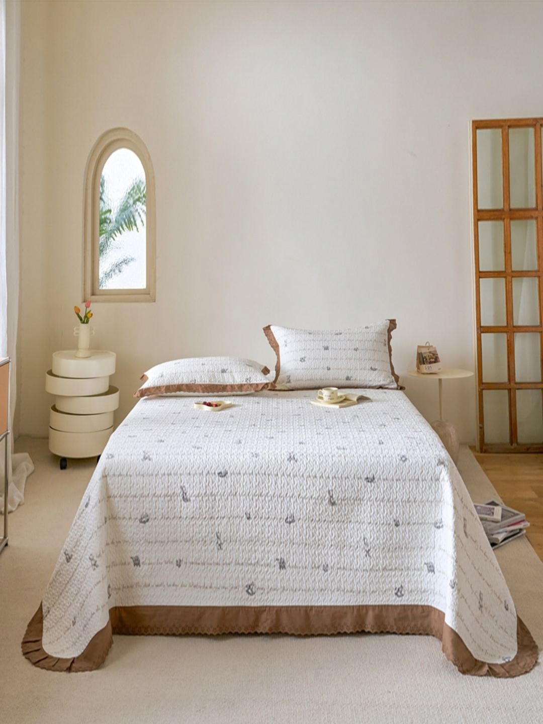 JC HOME White & Brown Cartoon Character Printed 162 TC Superking BedcoverSet