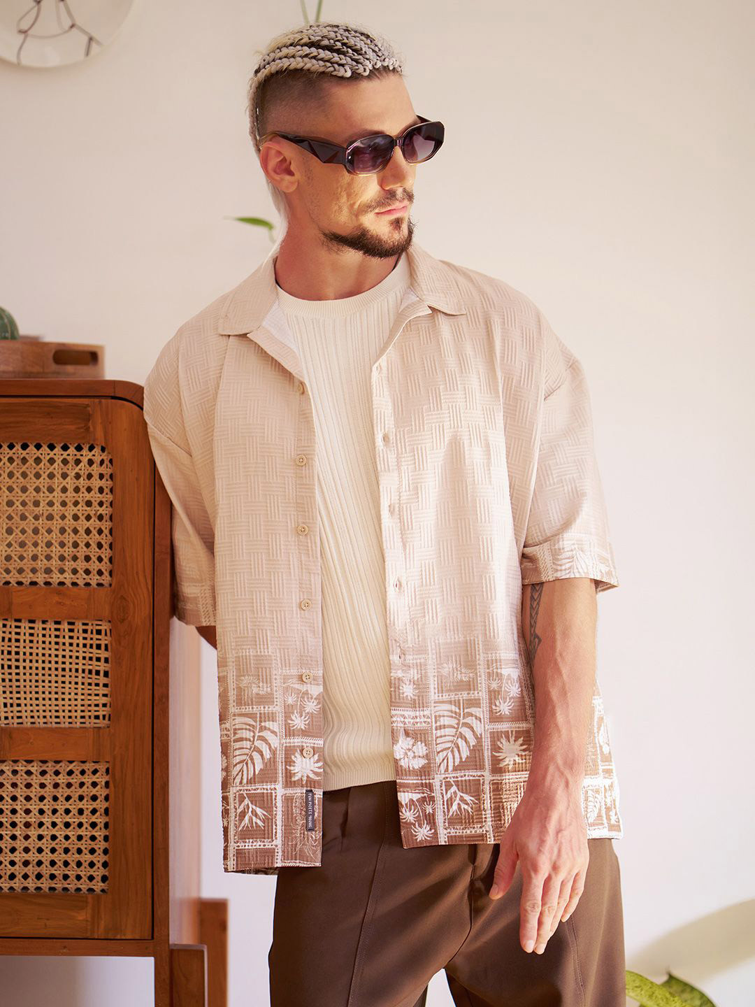 Campus Sutra Comfort Tropics Ombre-Tactile Self Design Regular Fit Casual Shirt