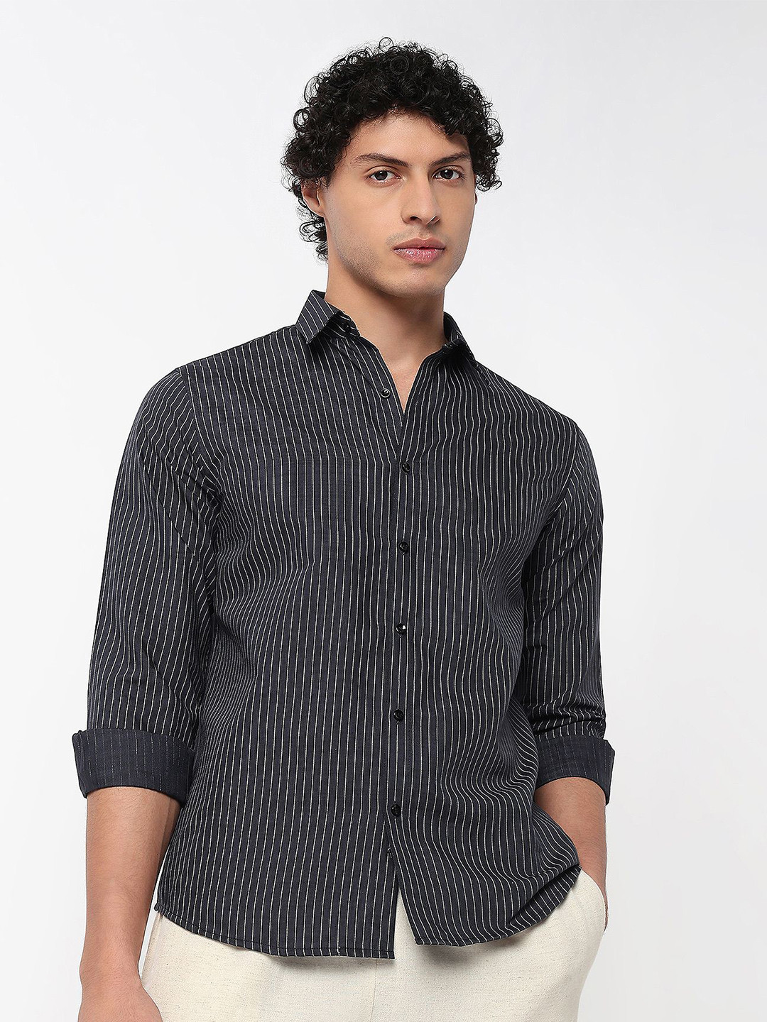 MARK & ALBERT India Slim Fit Pinstripes Wrinkle Free Cotton Casual Shirt