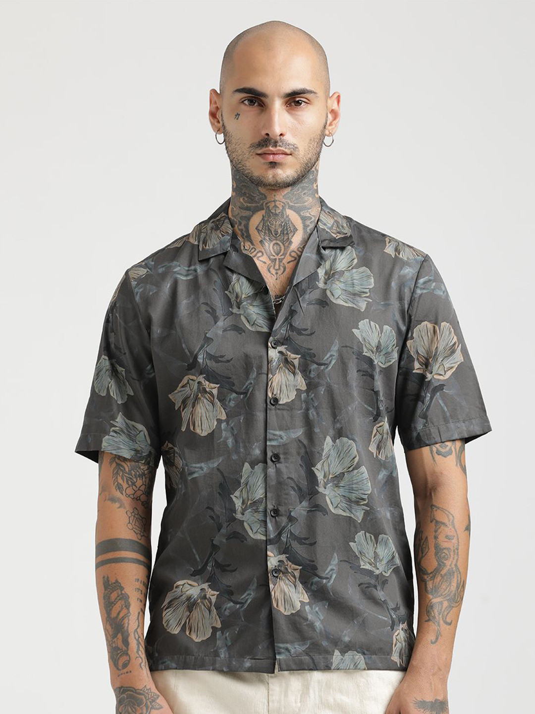 Blu MNKY Floral Printed Spread Collar Short Sleeves Smart Slim Fit Shirt