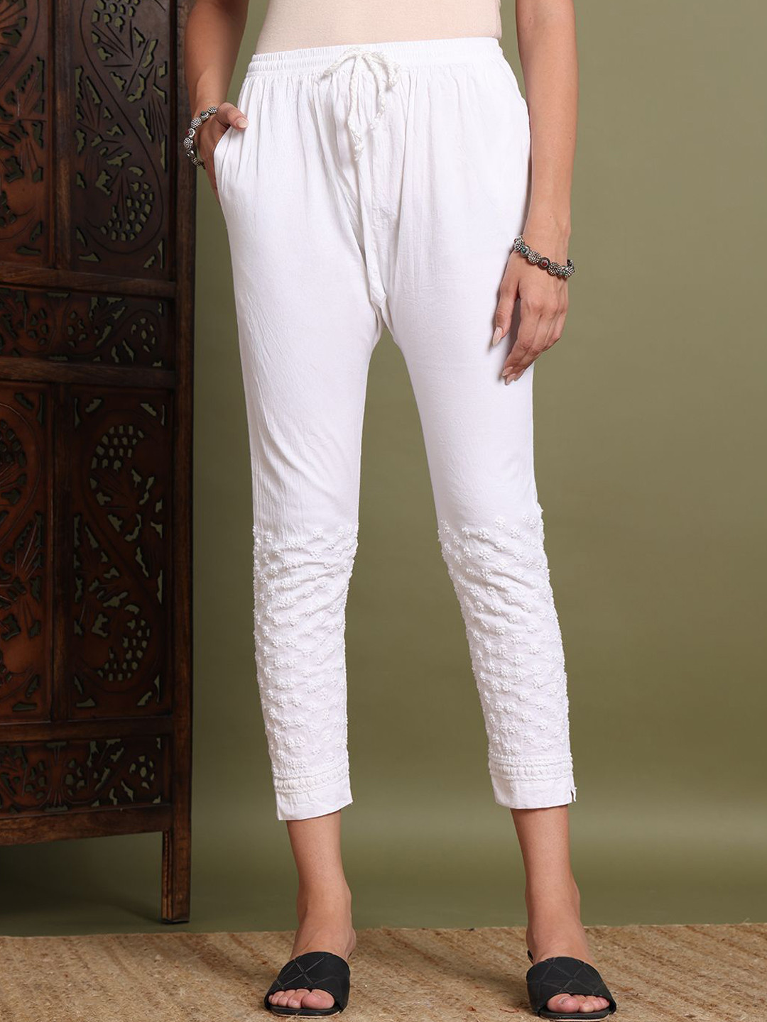 Fashionable Chikan Handikraft Women Embroidered Skinny Fit Mid-Rise Regular Trousers