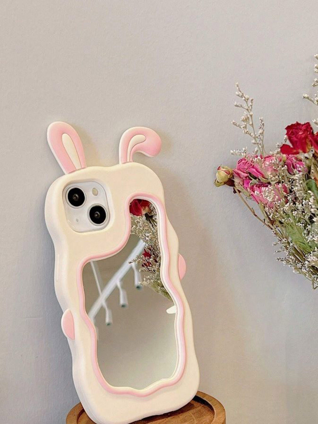 CASE CREATION Women iPhone 11 Real 3D Back Case