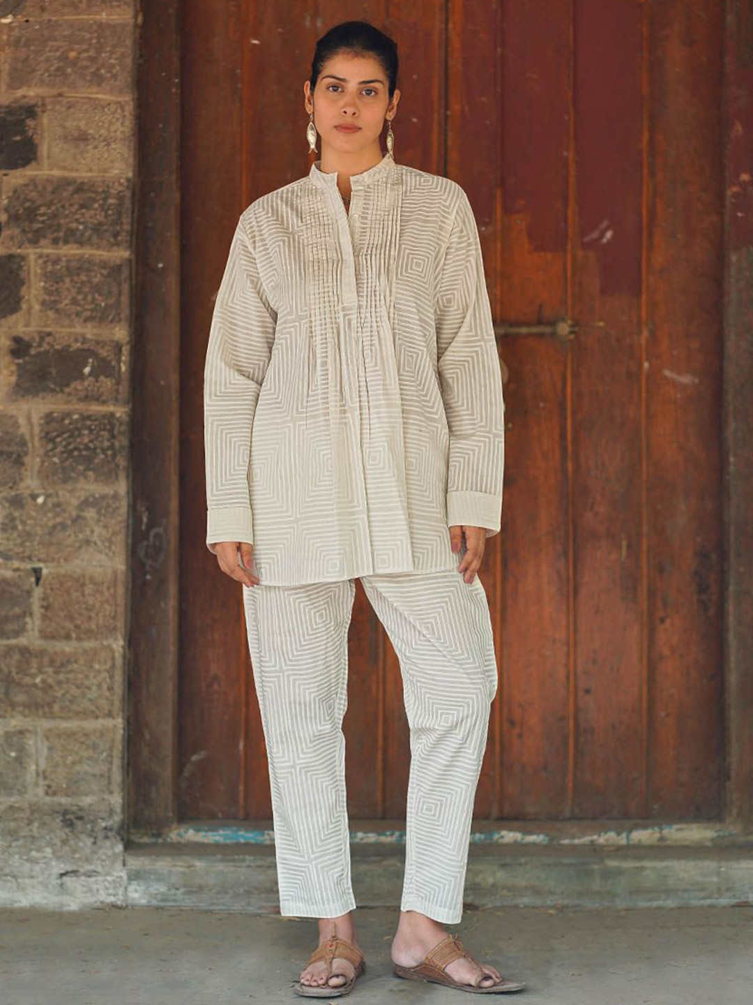 Chidiyaa Women Cotton Safed Lambs Whim Ivory Block Printed Top