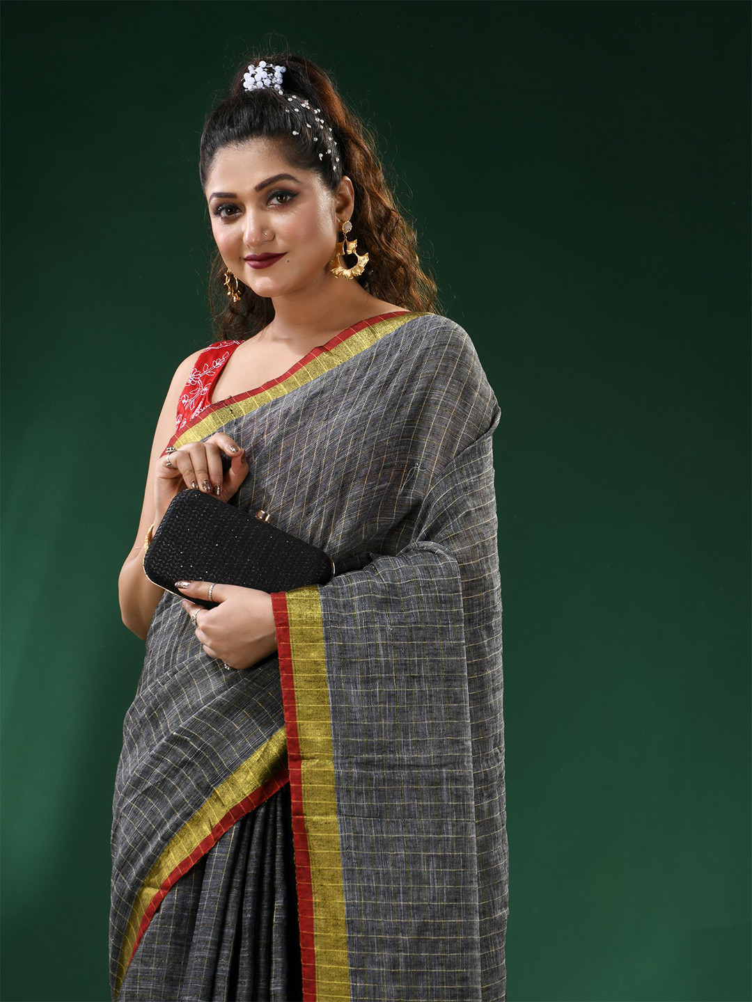 Ruuprekha Checked Pure Linen Khadi Saree