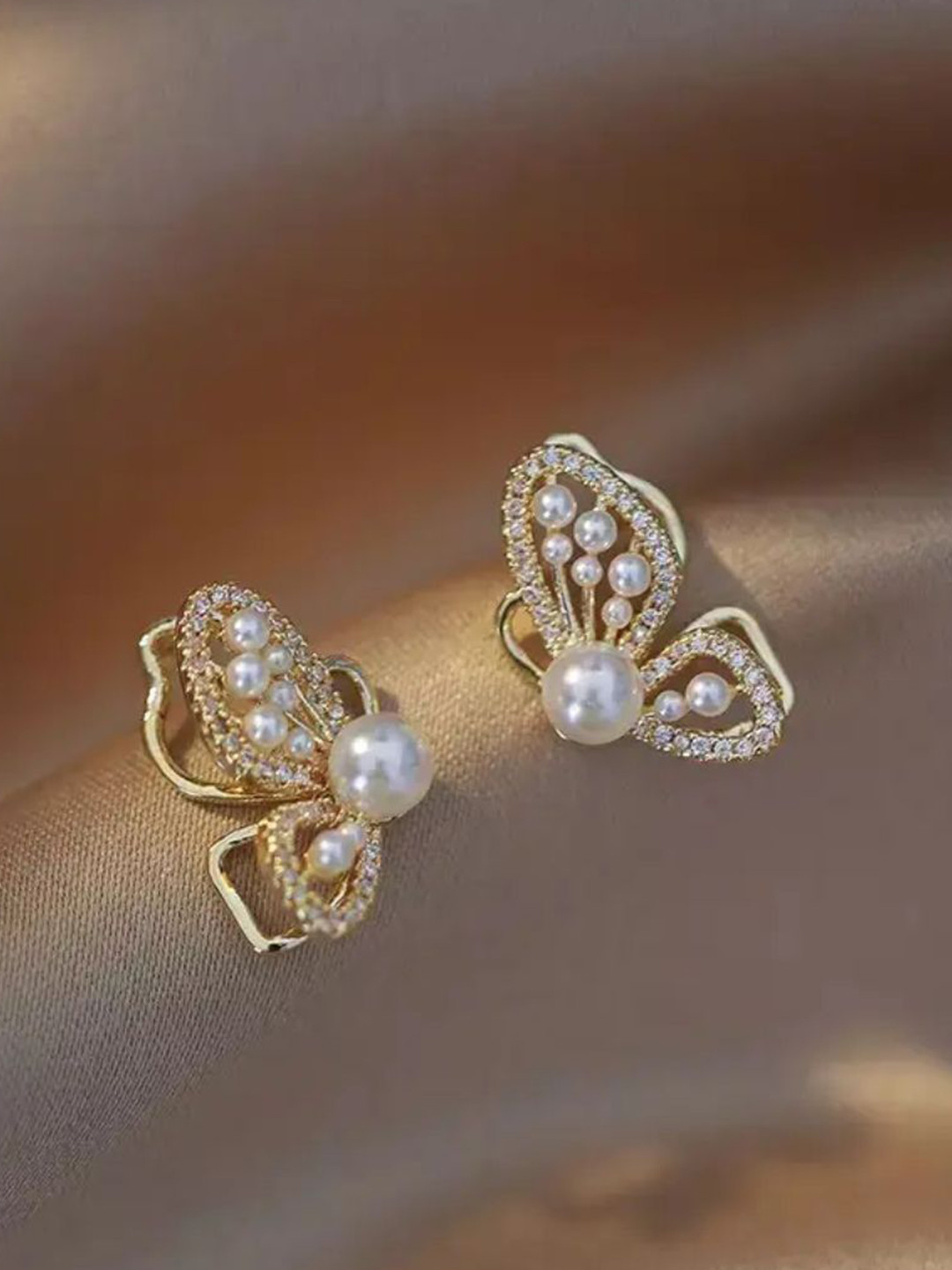 Estailo fashion Gold-Plated Pearls Animal Butterfly Shaped Studs