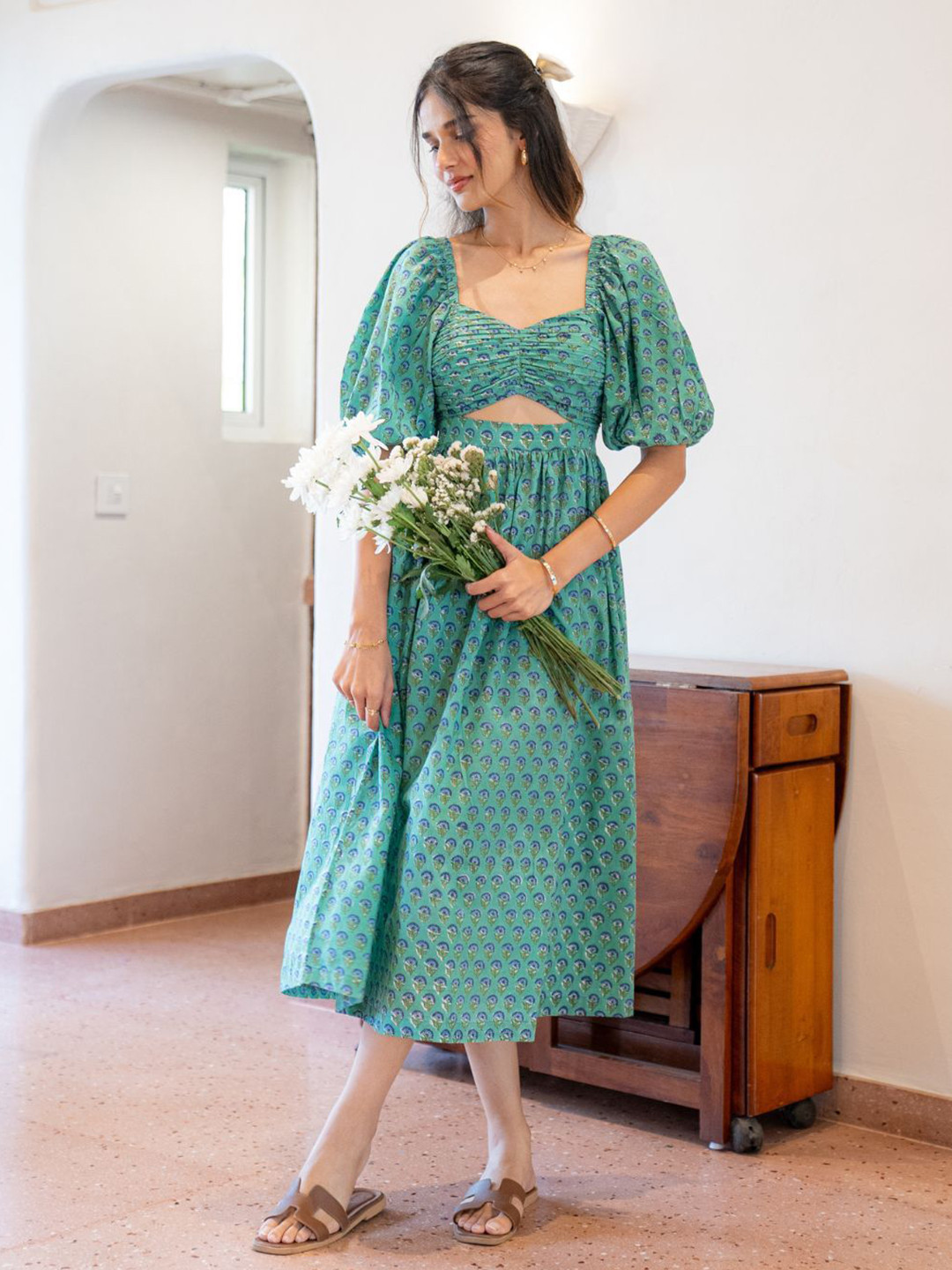 YURAA THE LABEL Women Floral Printed Cut-Out Detailed Pure Cotton Fit & Flare Midi Dress