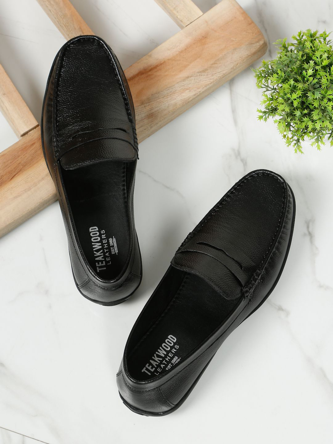 Teakwood Leathers Men Textured Leather TPR Formal Loafers