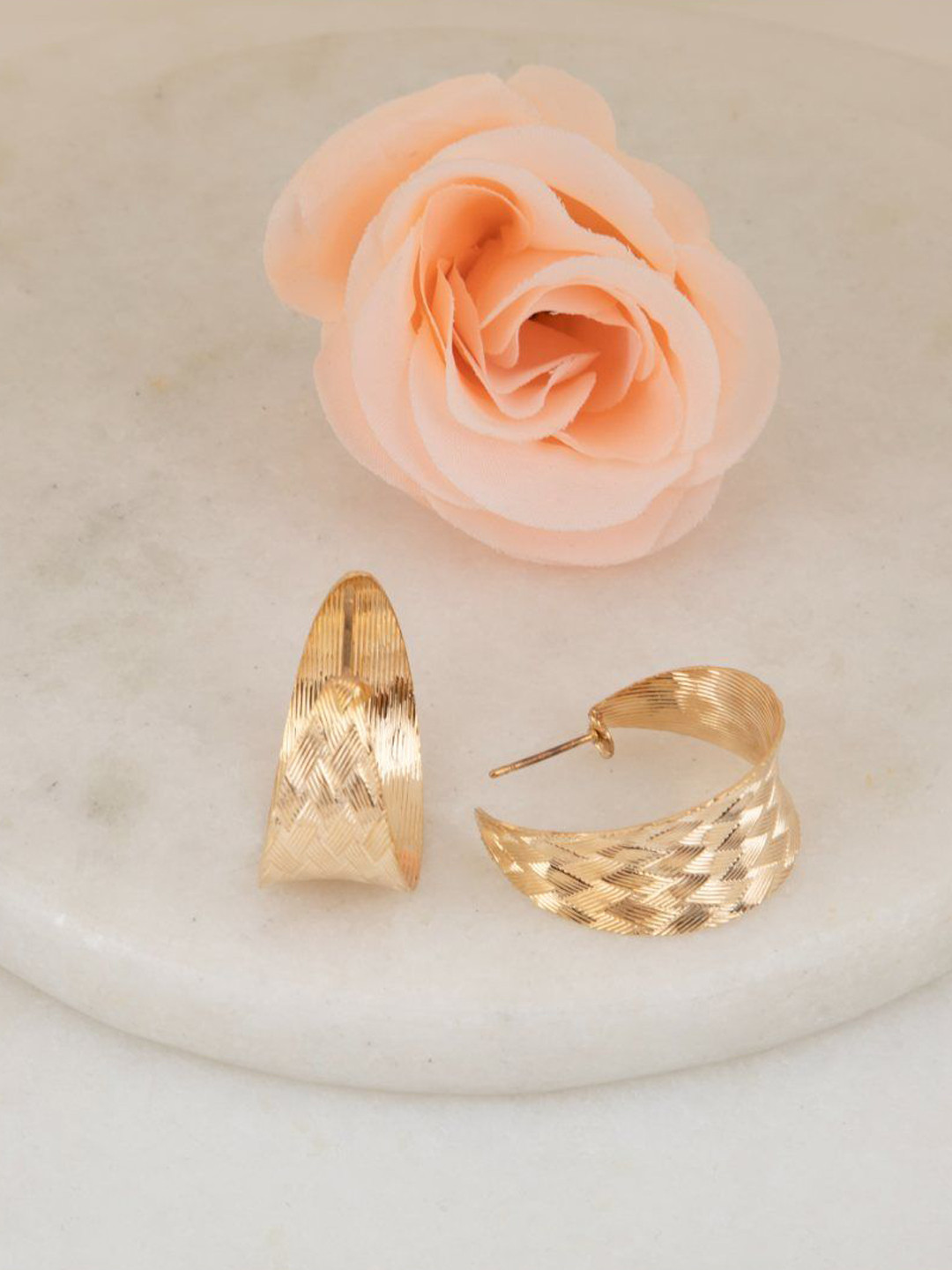 LA FILLE D'OR Gold-Plated Contemporary Hoop Earrings