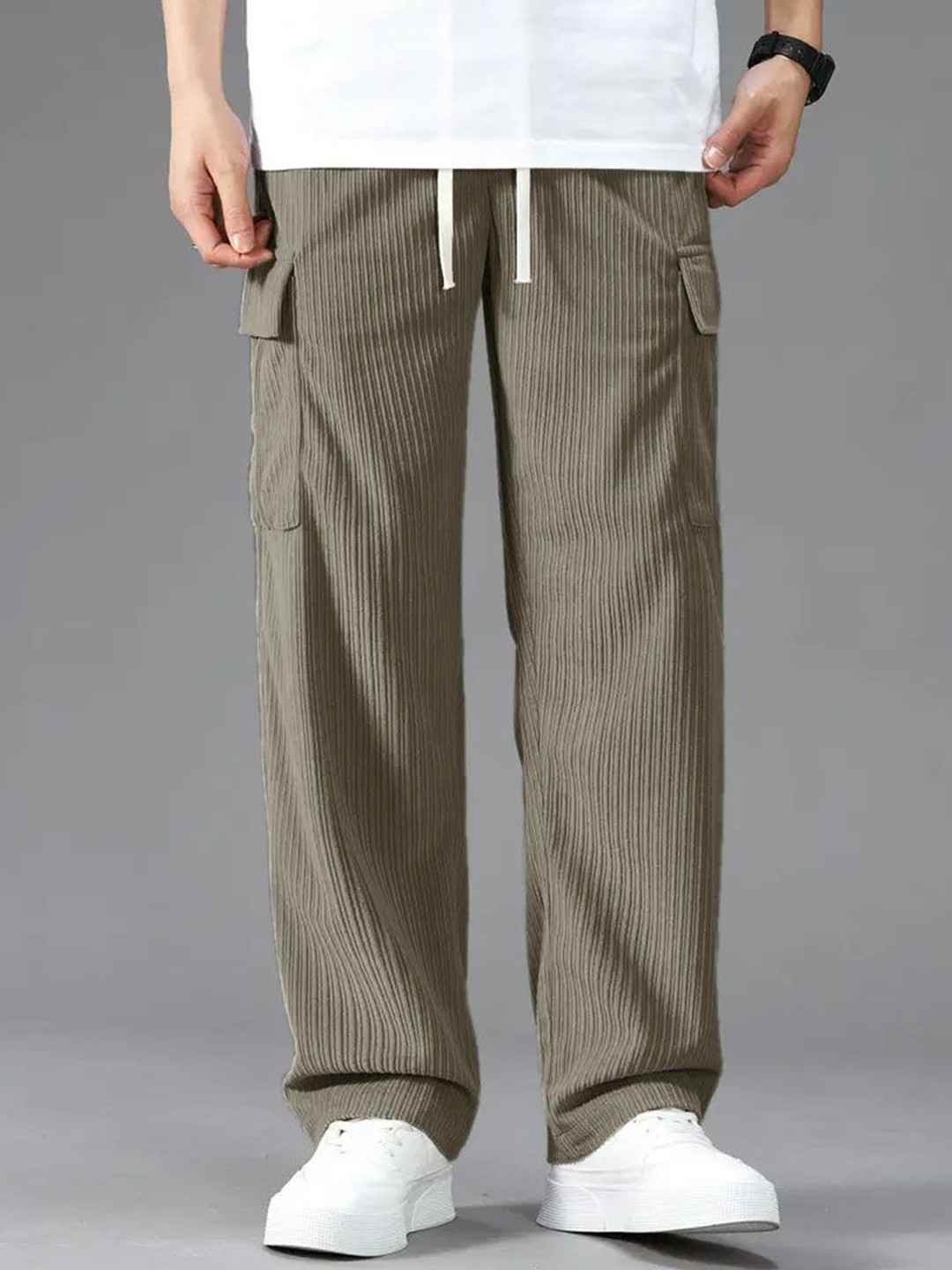 VOGAAN Men Solid Loose Fit Mid-Rise Cargos Trousers