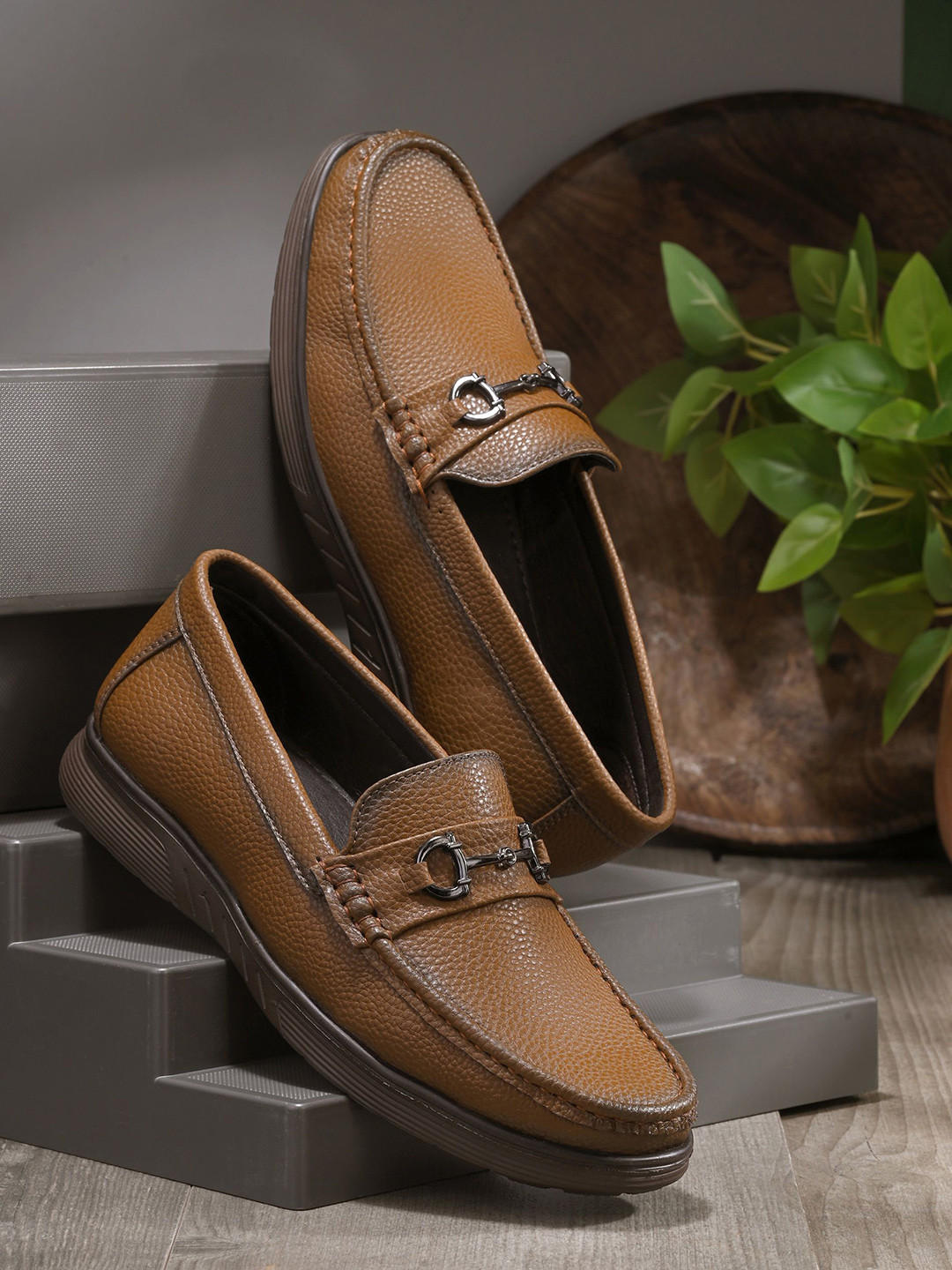 port Men Round Toe Slip On Loafers