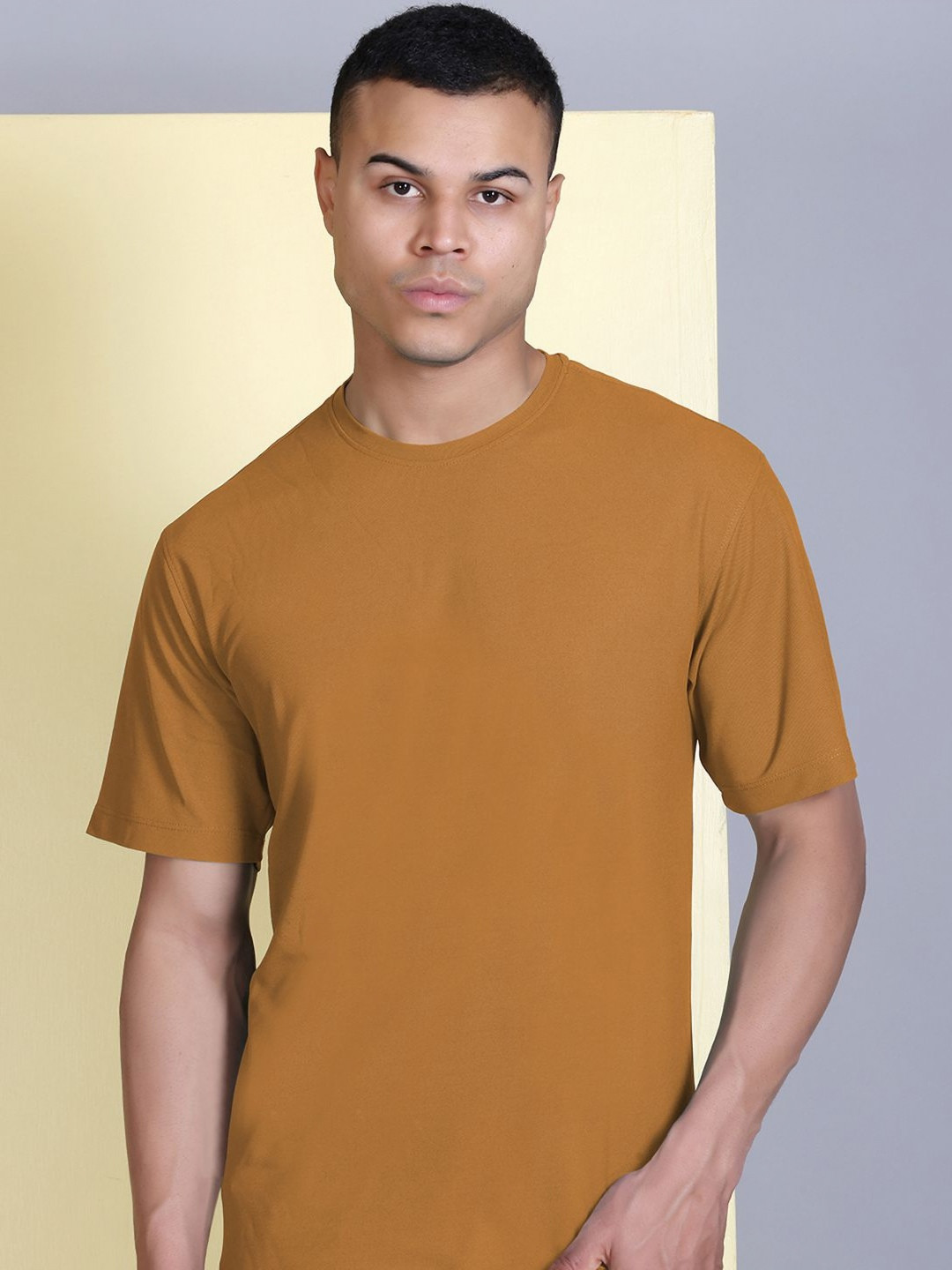MOUNTAIN COLOURS Men Solid Round Neck Regular Fit T-shirt