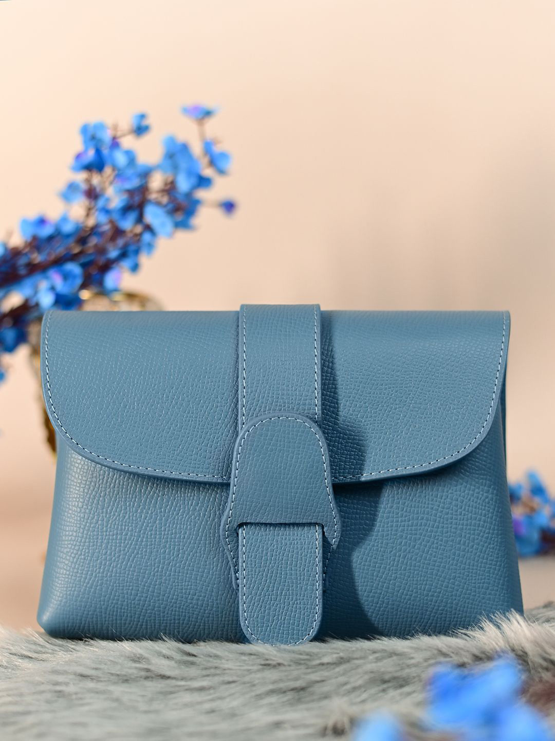 MAI SOLI Textured Envelope Sling bag