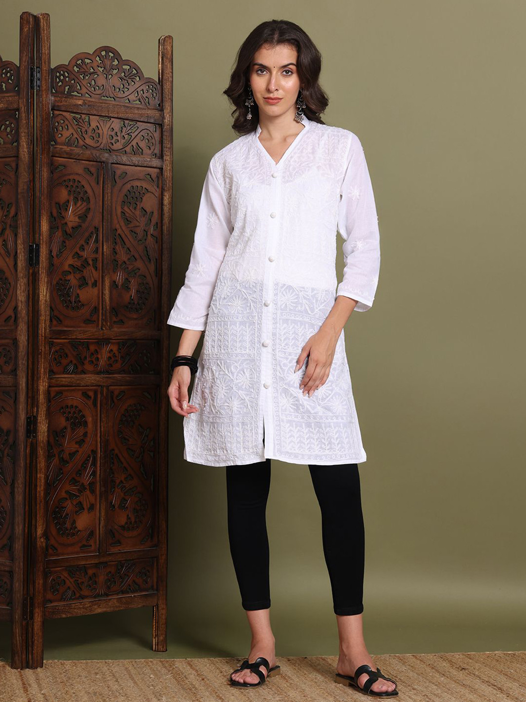Fashionable Chikan Handikraft Motifs Embroidered Chikankari Pure Cotton Straight Kurta
